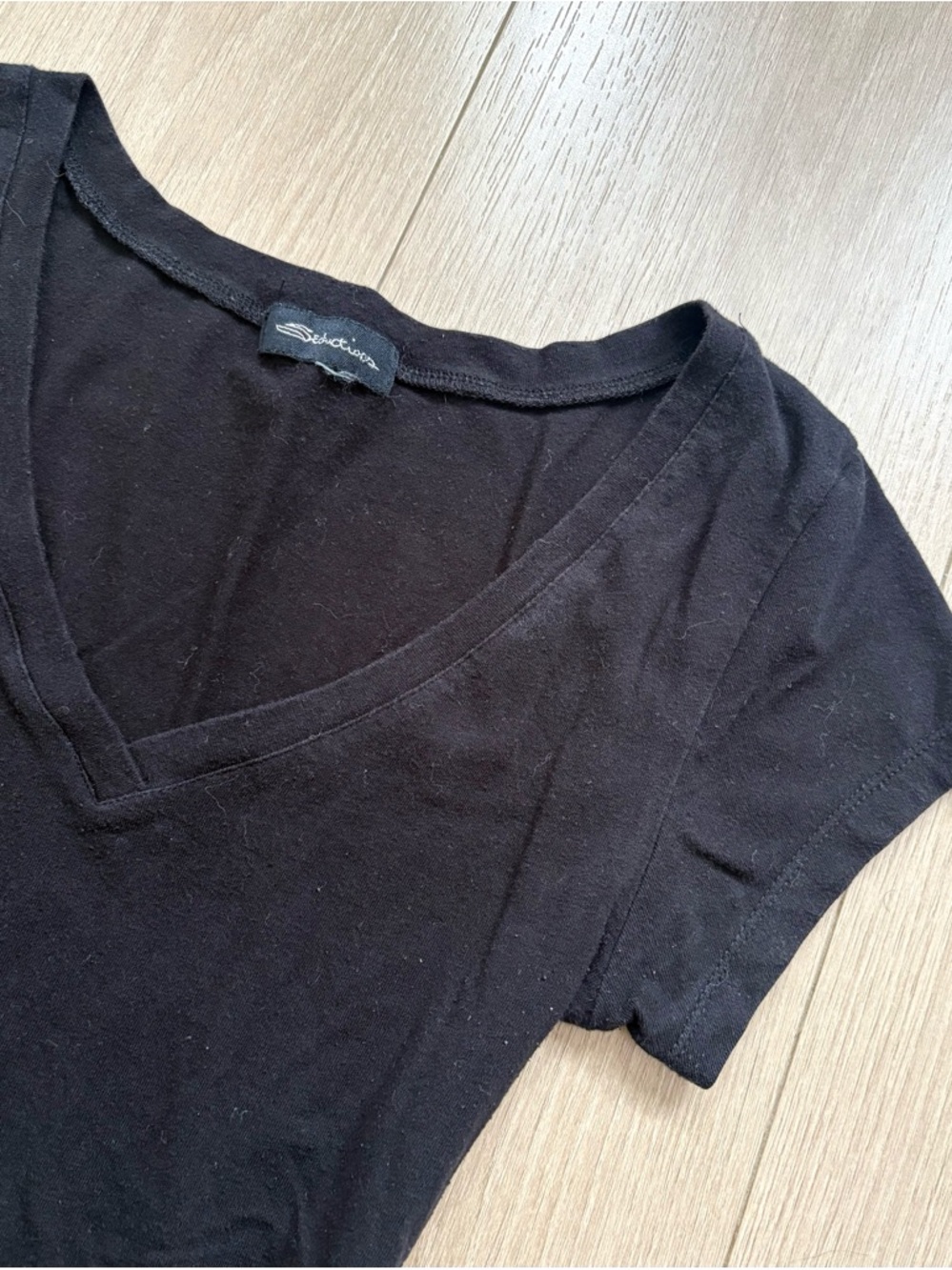 vintage black v neck shirt - Picture 3 of 4